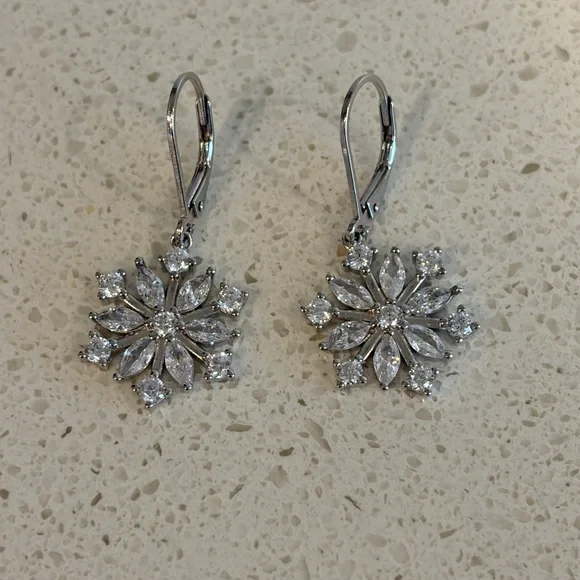 925 Sterling Silver Snowflake Earrings for Women Dangle Earrings Cubic Zirconia - Picture 1 of 7